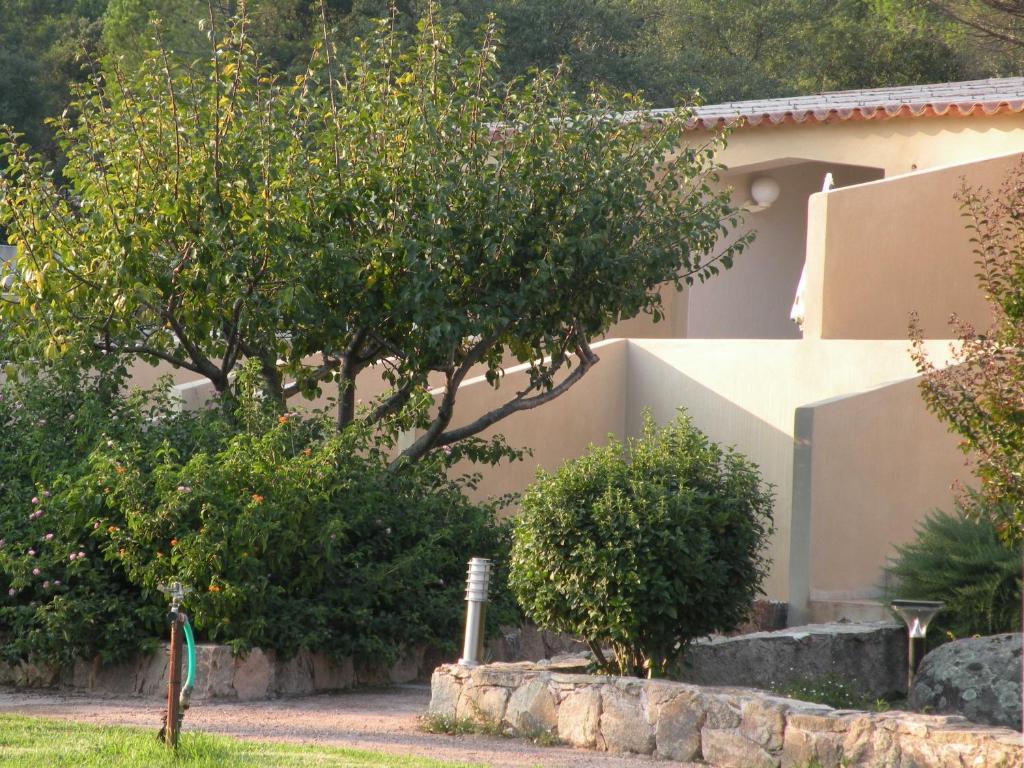 ホテルLes Jardins De Santa Giulia ポルトヴェッキオ エクステリア 写真